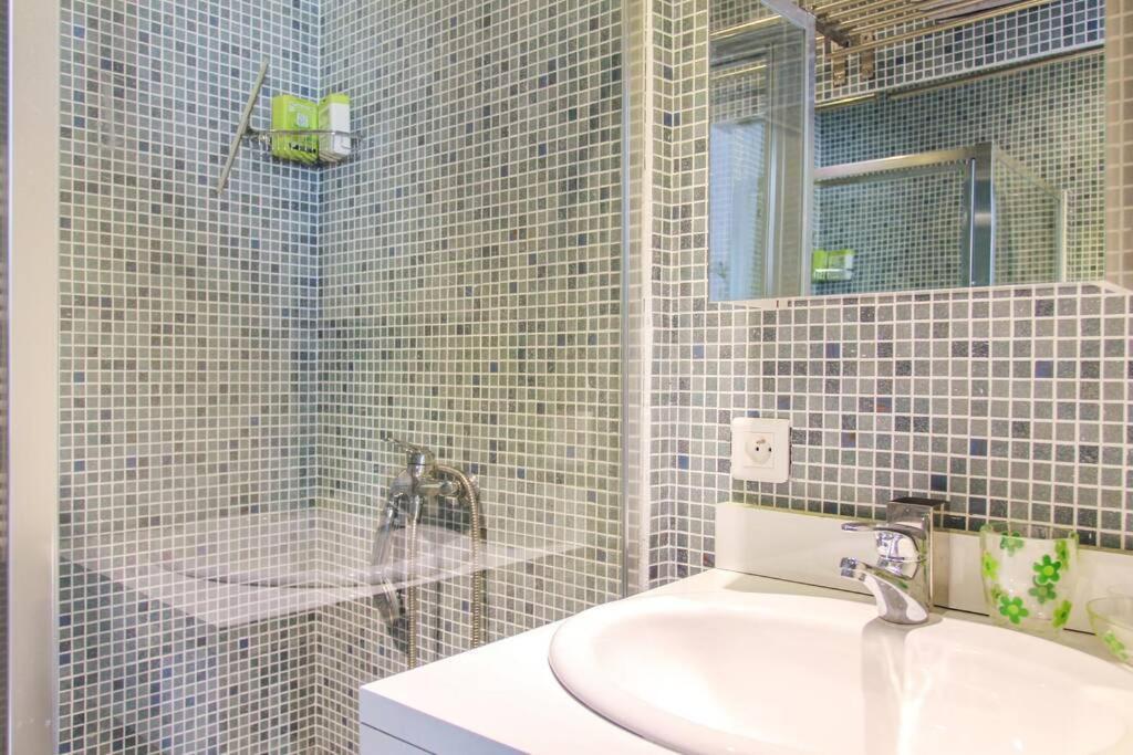 Appartement Lumineux Avec Terrasse Jardin Et Acces Piscine Villefranche-sur-Mer Eksteriør bilde